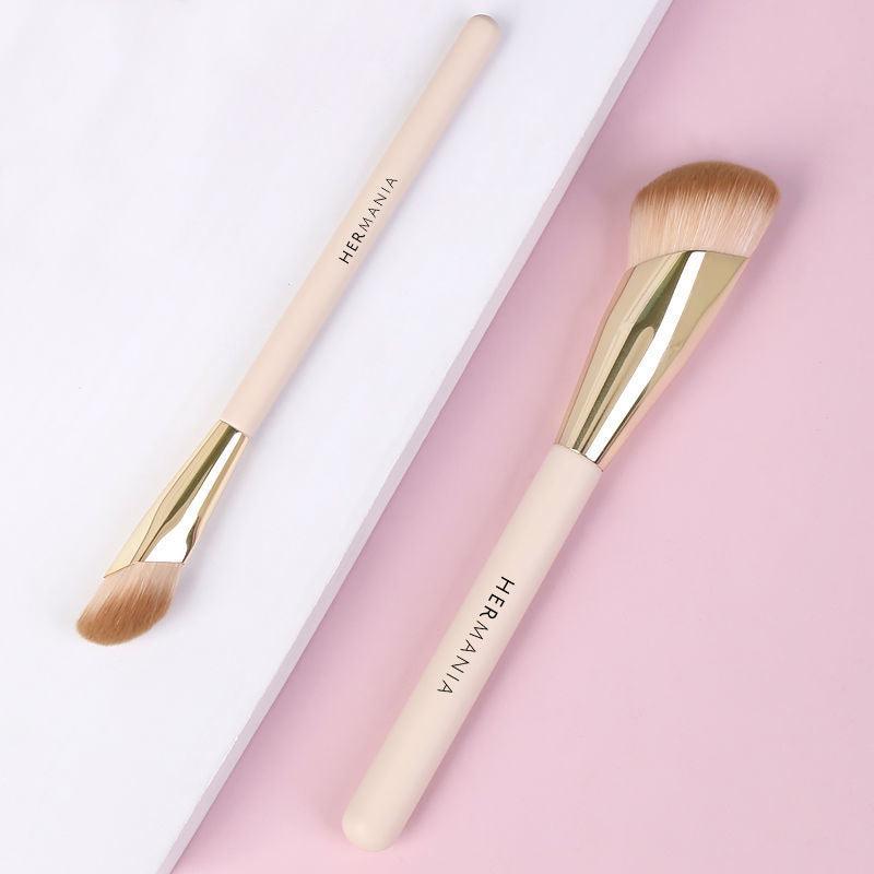 Hermania Angled Face Buffing Brush - F200 - Beauty Bounty